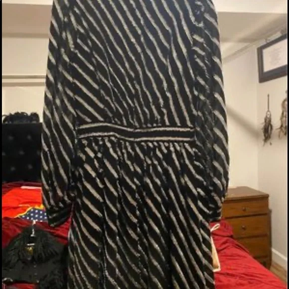 Michael Kors sliver striped dress size 0. - Picture 4 of 5